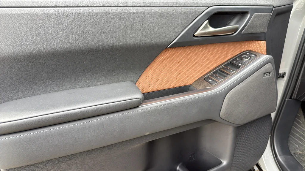 Certified Used 2024  Lexus 550 Luxury+ image 10