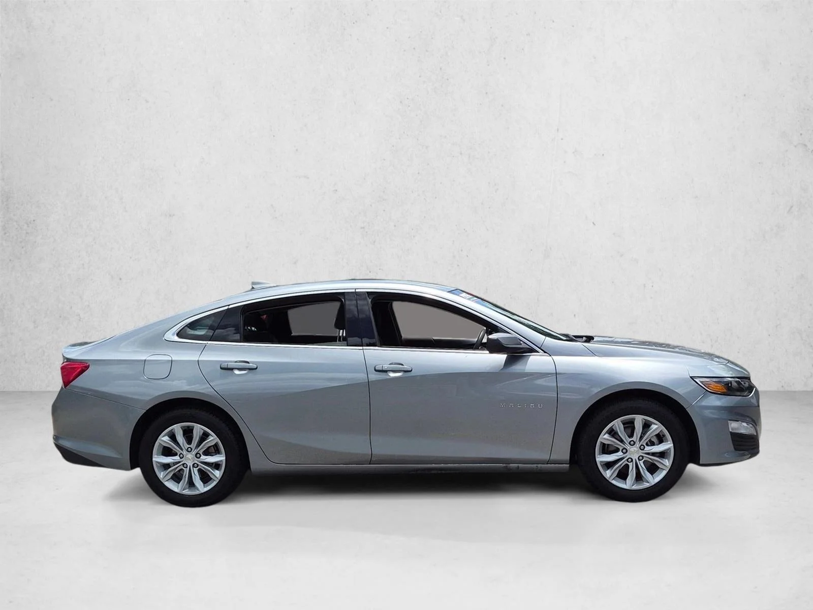 Used 2024 Sterling Gray Metallic Chevrolet LT image 4