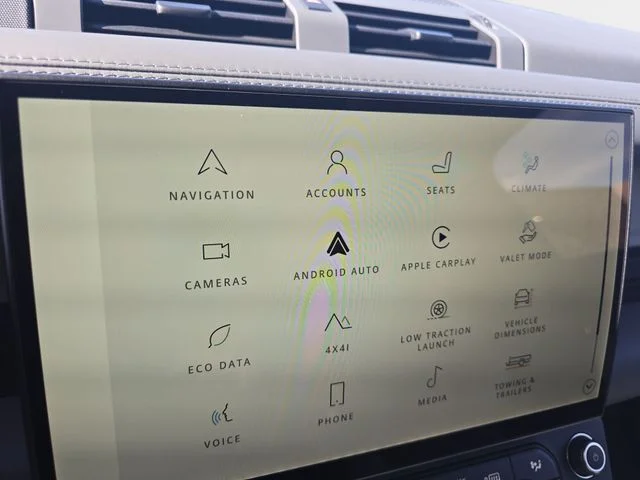 New 2026 Santorini Black Land Rover X-Dynamic SE image 16