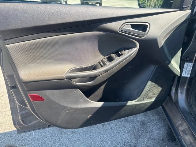 Used 2012 Grey Ford SE image 8