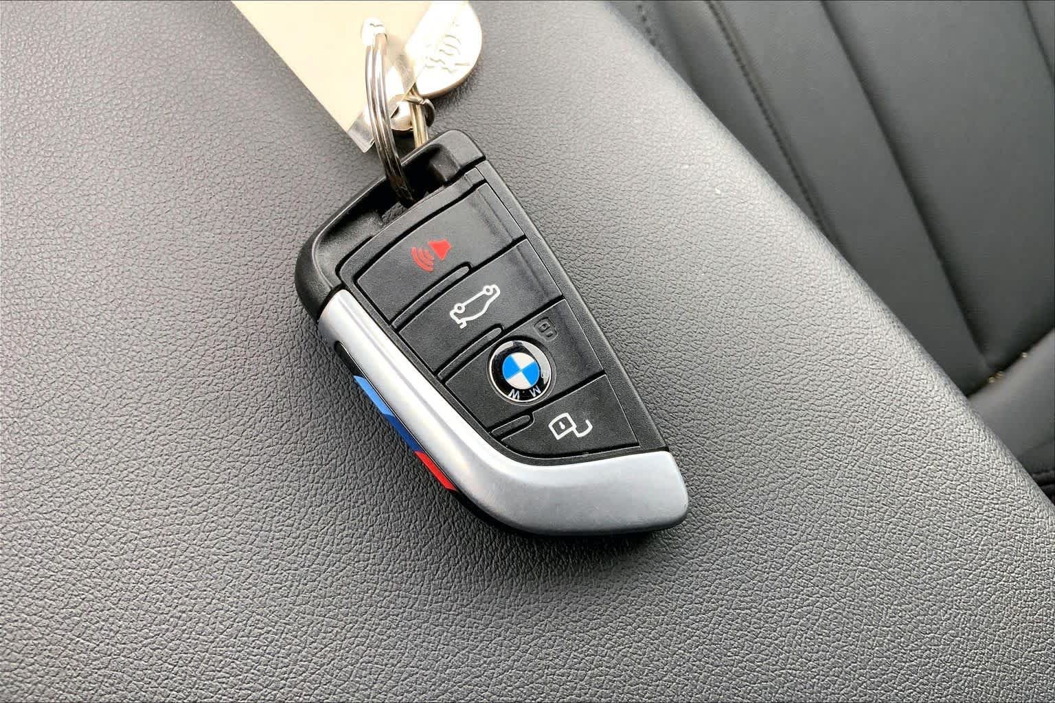 Used 2021 Alpine White BMW xDrive30e image 14