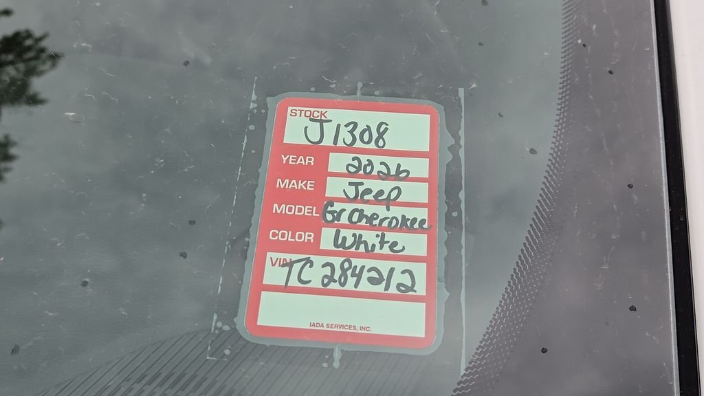 New 2026 Bright White Clear-Coat Exterior Paint Jeep Laredo X image 44