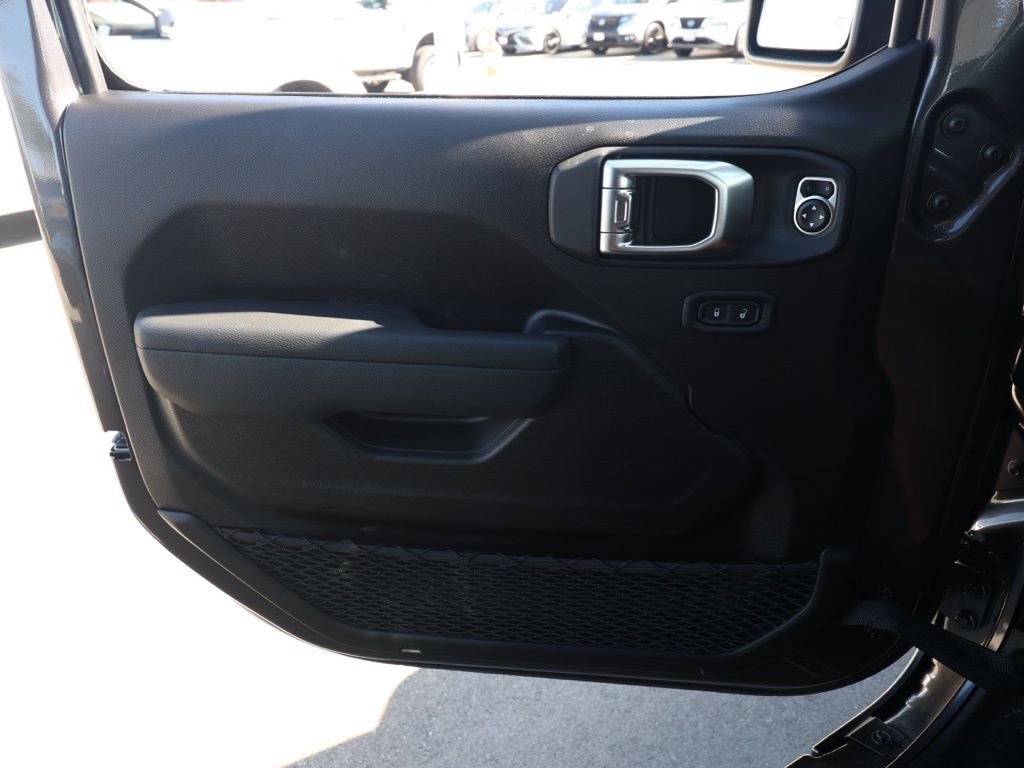 New 2026 Granite Crystal Metallic Clear-Coat Exterior Paint Jeep Sport S image 21