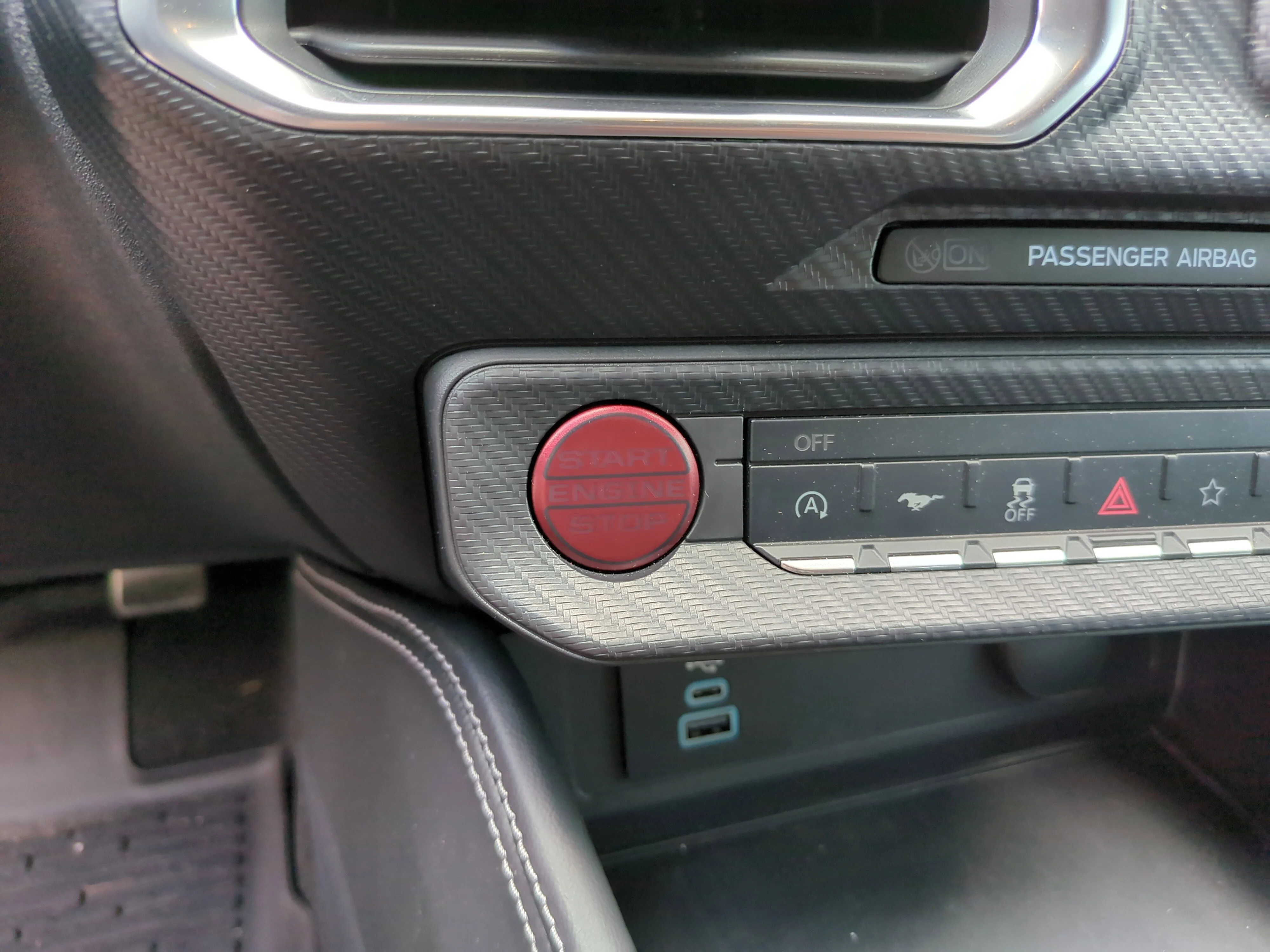 Used 2025 Vapor Blue Metallic Ford GT Premium image 29