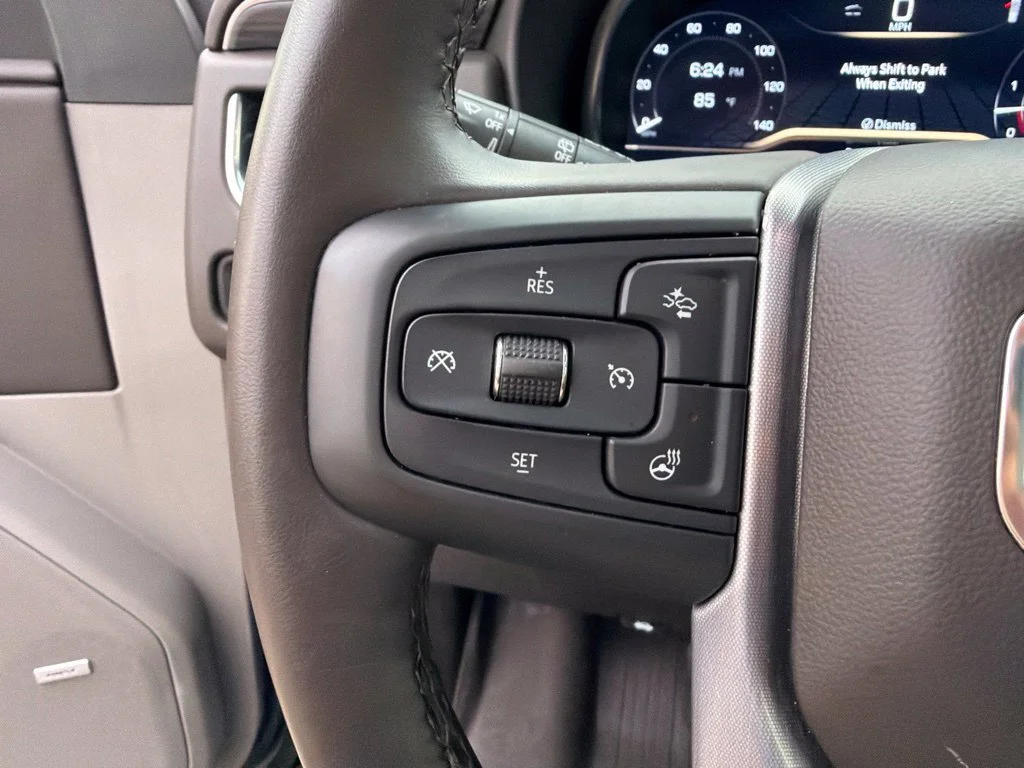 2023 GMC Yukon SLT - Photo 23