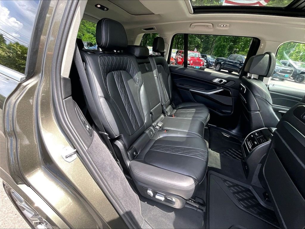 Used 2024 Green BMW xDrive40i image 20