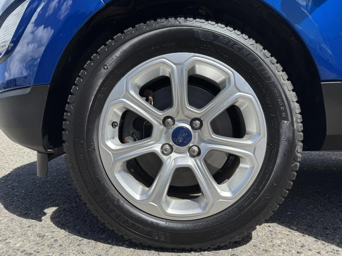 Used 2018 Blue Ford SE image 20