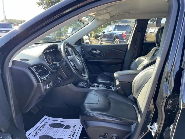 Certified Used 2019 Diamond Black Jeep Latitude Plus image 15