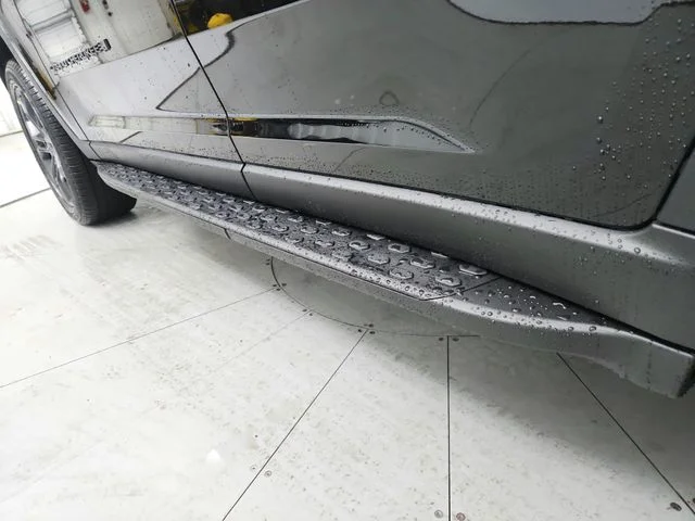 New 2025 Diamond Black Crystal Pearl-Coat Exterior Paint Jeep Limited image 45