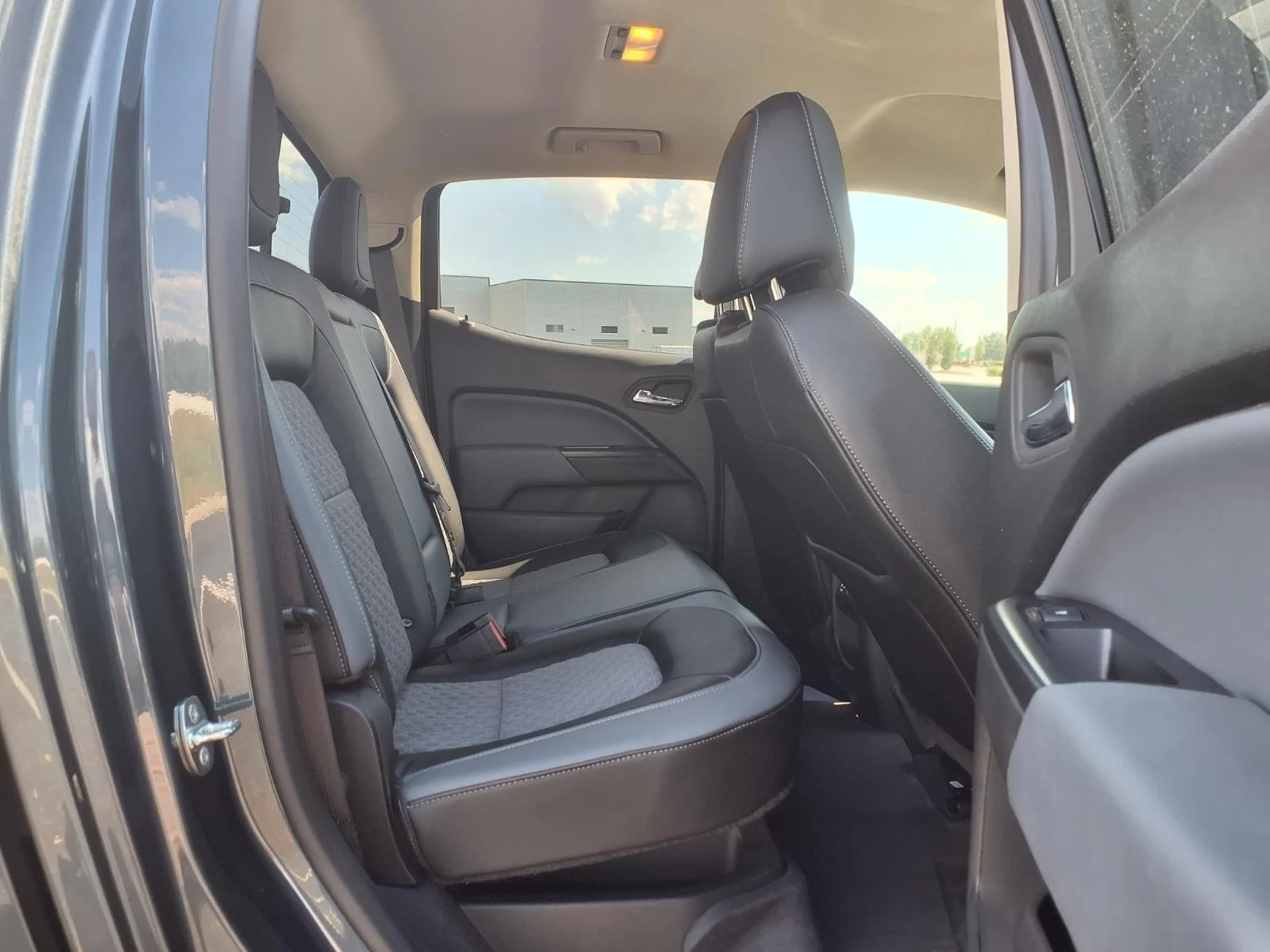 Used 2020 Shadow Gray Metallic Chevrolet 4WD Z71 image 21