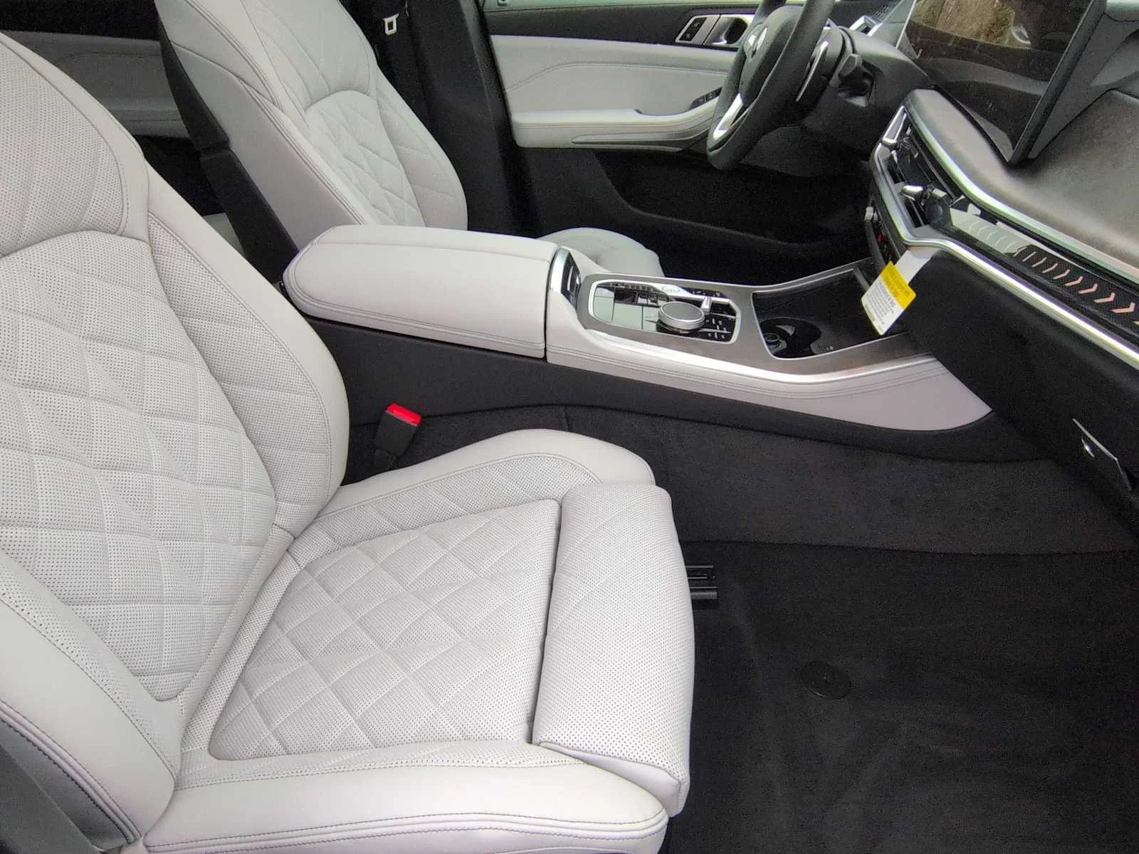 New 2026 Black Sapphire Metallic BMW xDrive40i image 29