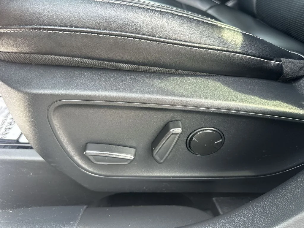 Used 2025  Ford Platinum image 20