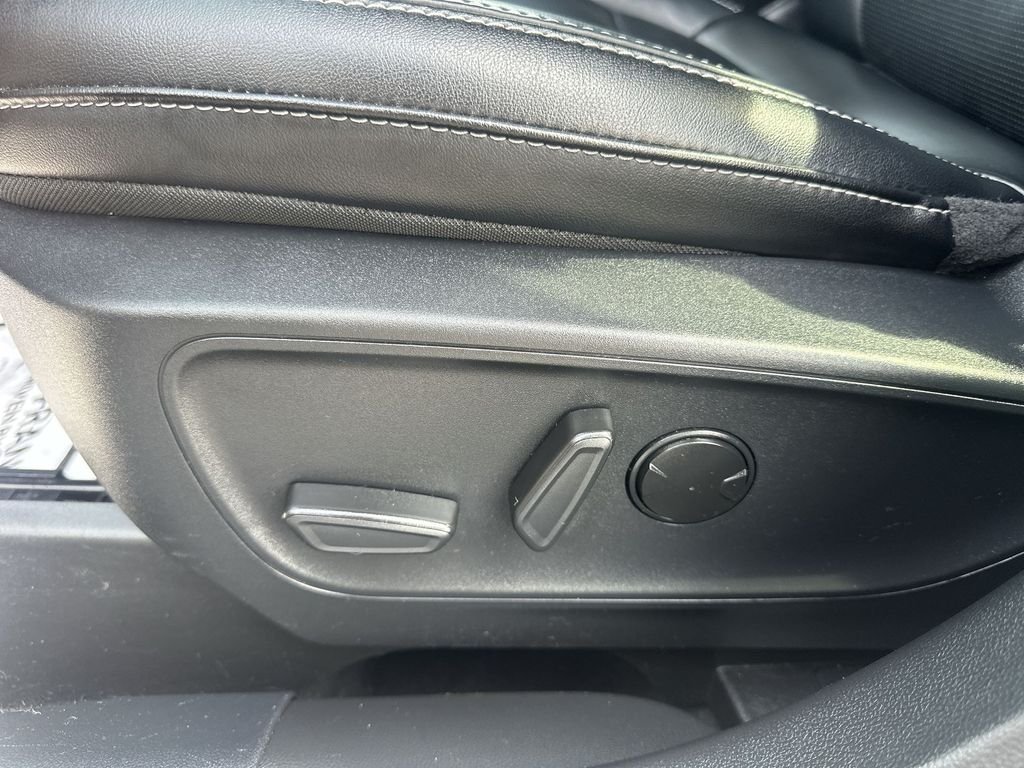 Used 2025  Ford Platinum image 20