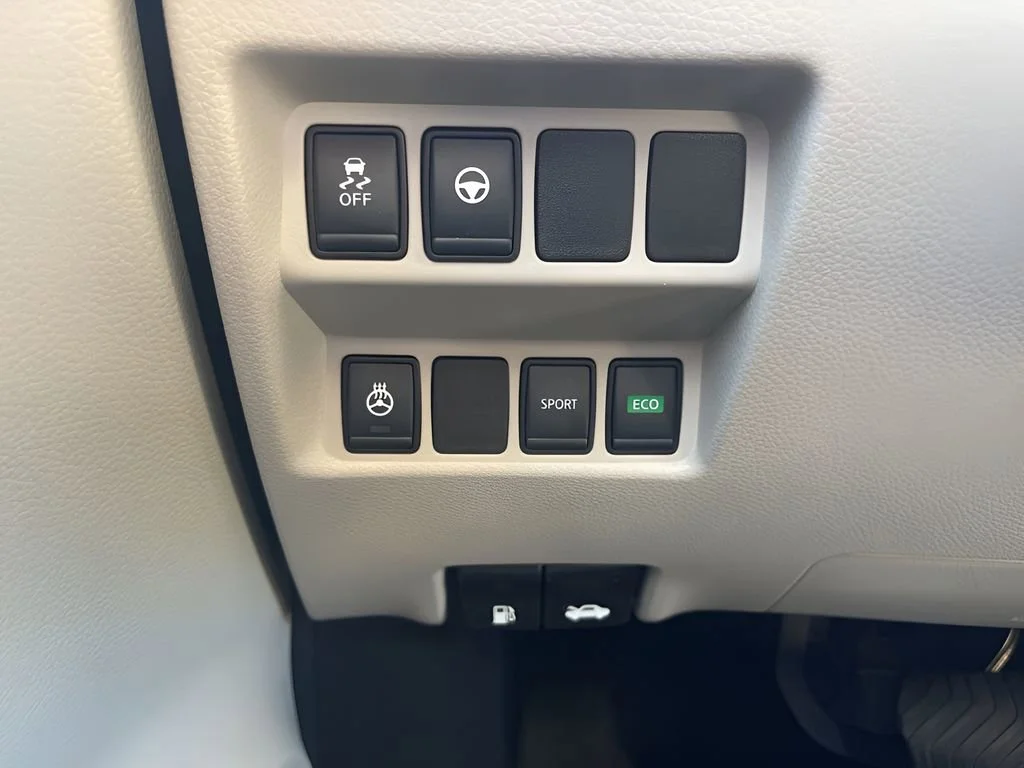 Used 2020 Blue Nissan SL image 24