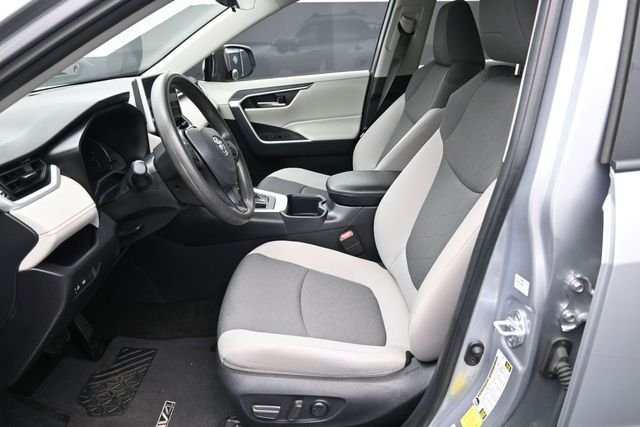 Used 2025 Silver Toyota XLE image 21