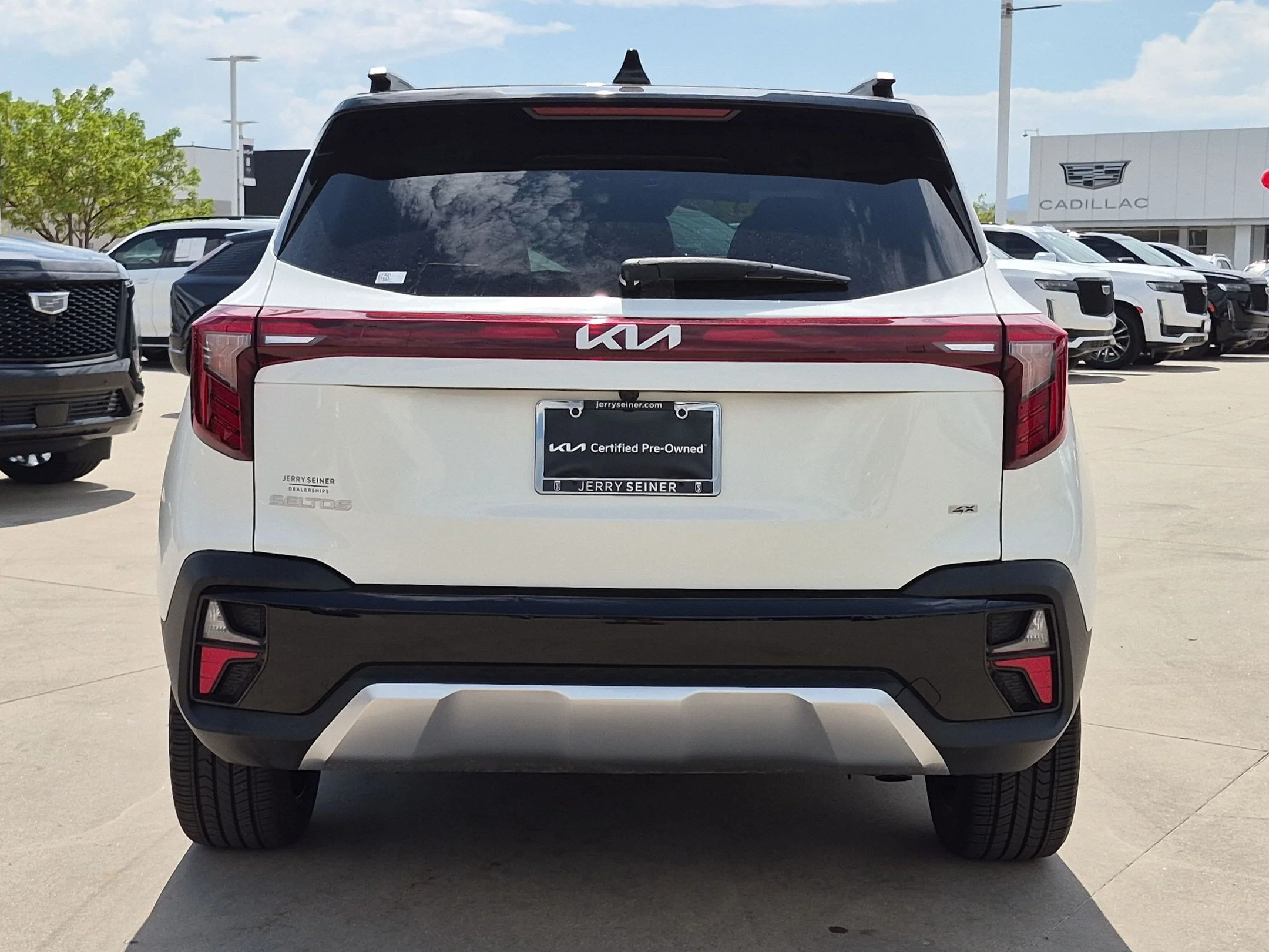 Used 2024 Clear White/Black Roof Kia SX image 4