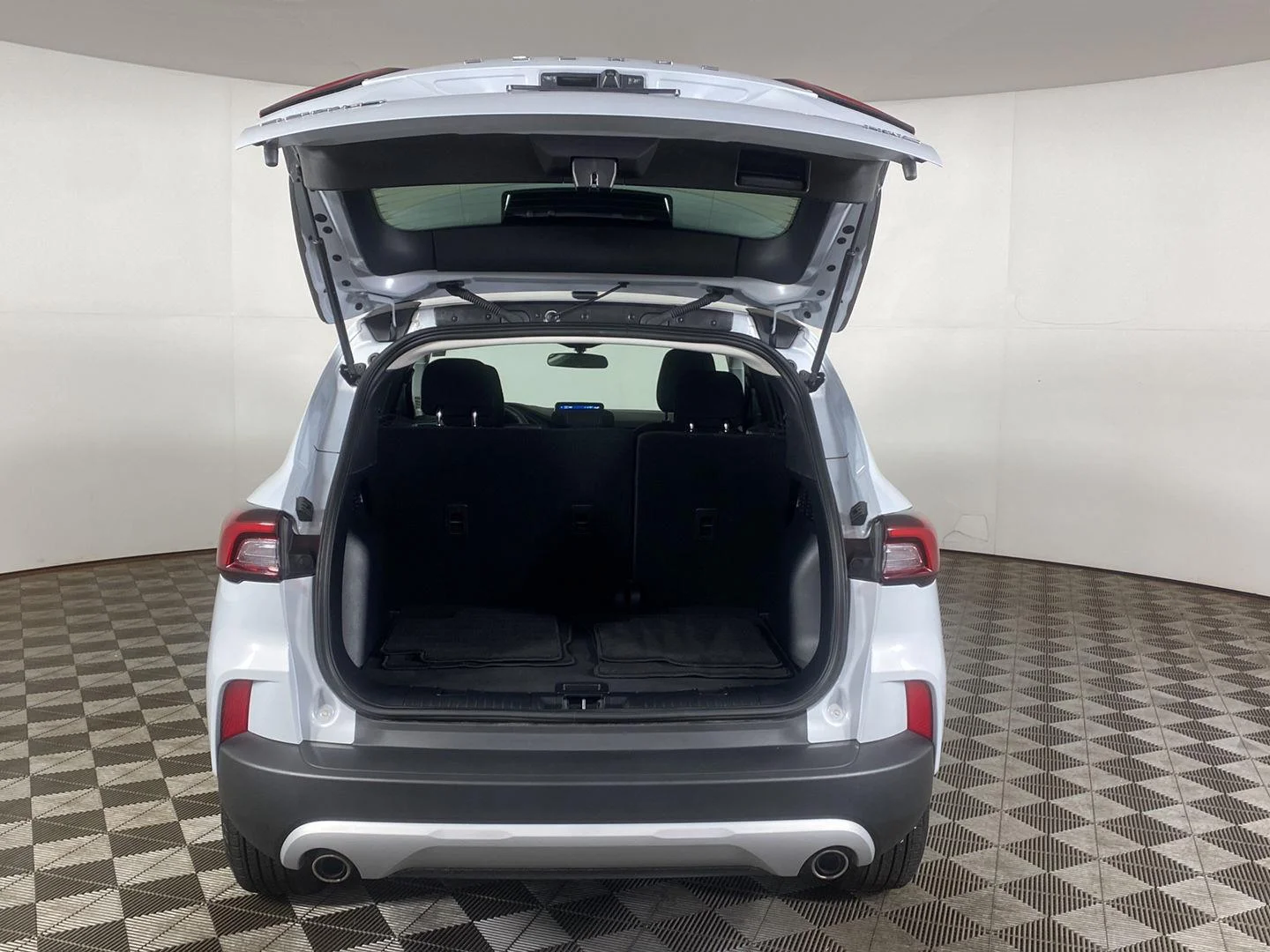 Used 2025 Space Silver Ford Active image 21