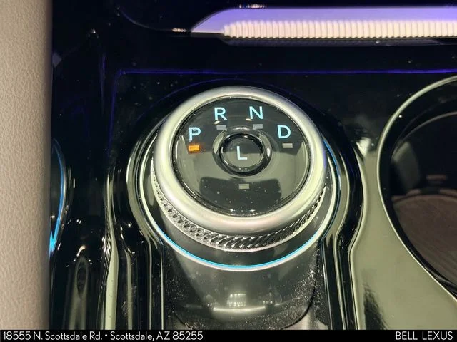 Used 2025 White Ford Platinum image 31
