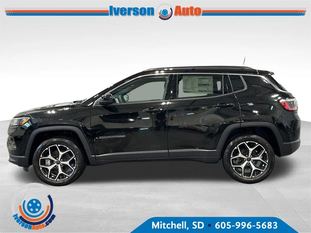New 2026 Diamond Black Crystal Pearlcoat Jeep Limited image 4