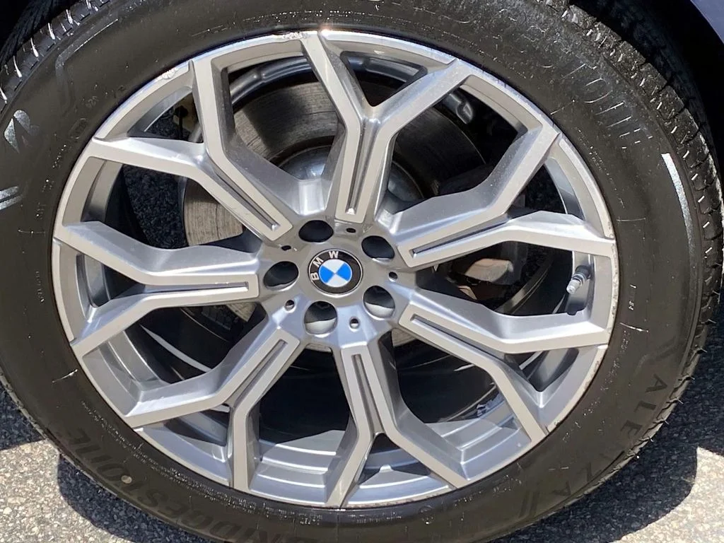 Used 2021 Phytonic Blue Metallic BMW xDrive40i image 27
