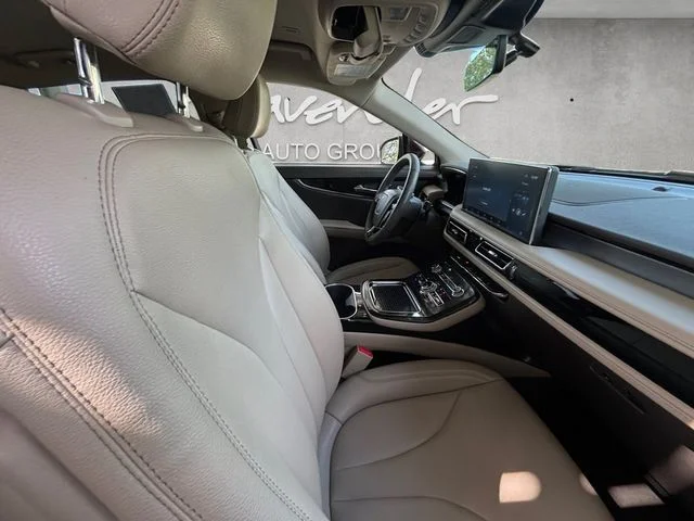 Used 2022 Red Lincoln Standard image 25