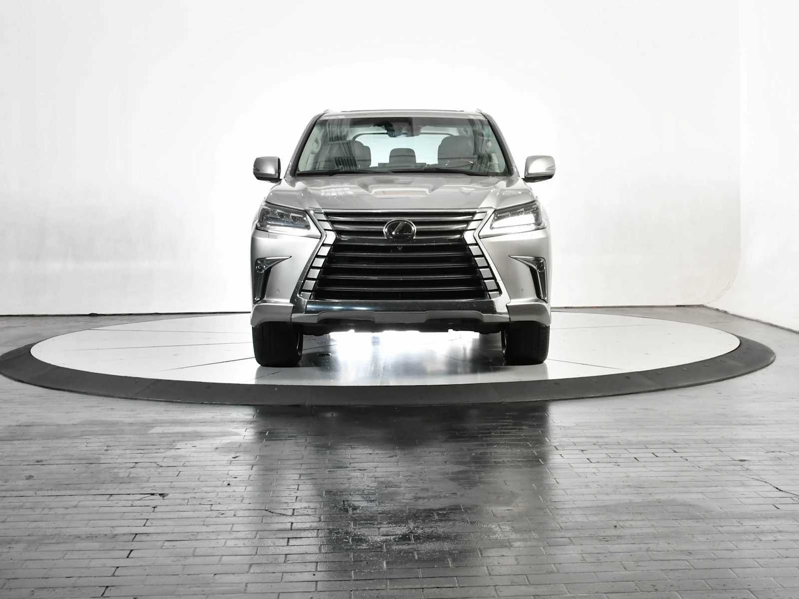 Used 2019 Atomic Silver Lexus  image 10