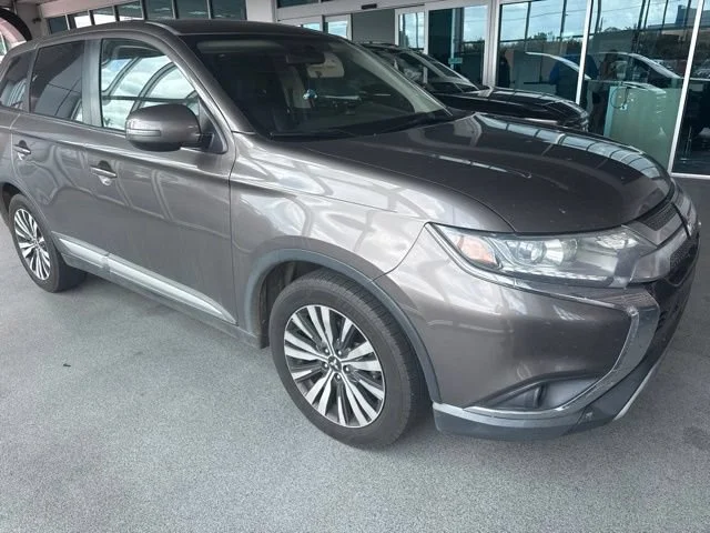 Used 2019 Brown Mitsubishi SE image 1
