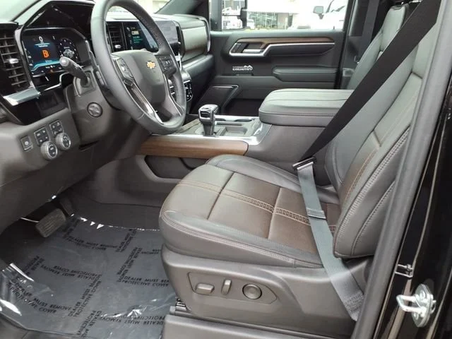 Used 2025 Black Chevrolet High Country image 15