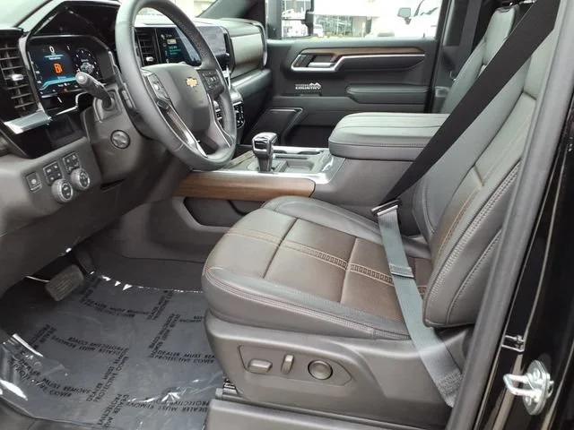 Used 2025 Black Chevrolet High Country image 15