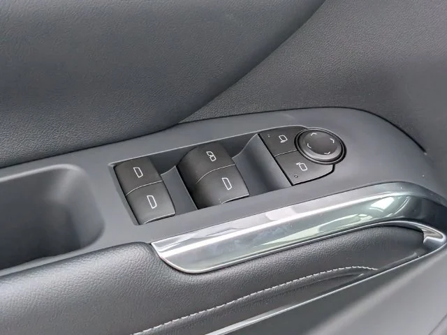 New 2027 Summit White Chevrolet LT image 15