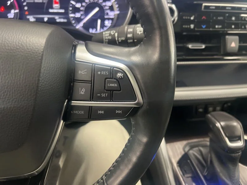 Used 2021 White Toyota Platinum image 26