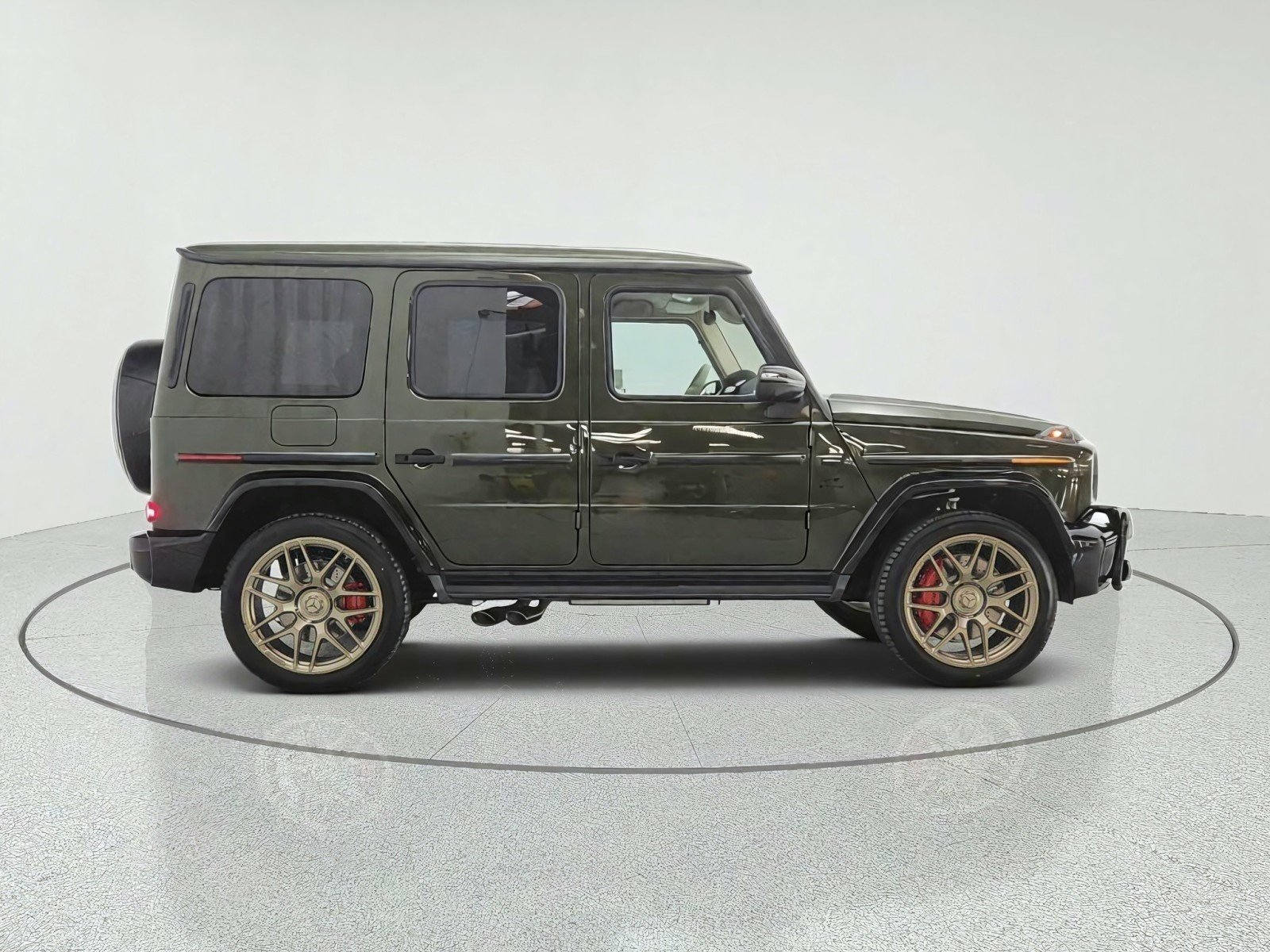 New 2027 MANUFAKTUR Olive Metallic Mercedes-Benz AMG® G 63 SUV image 4