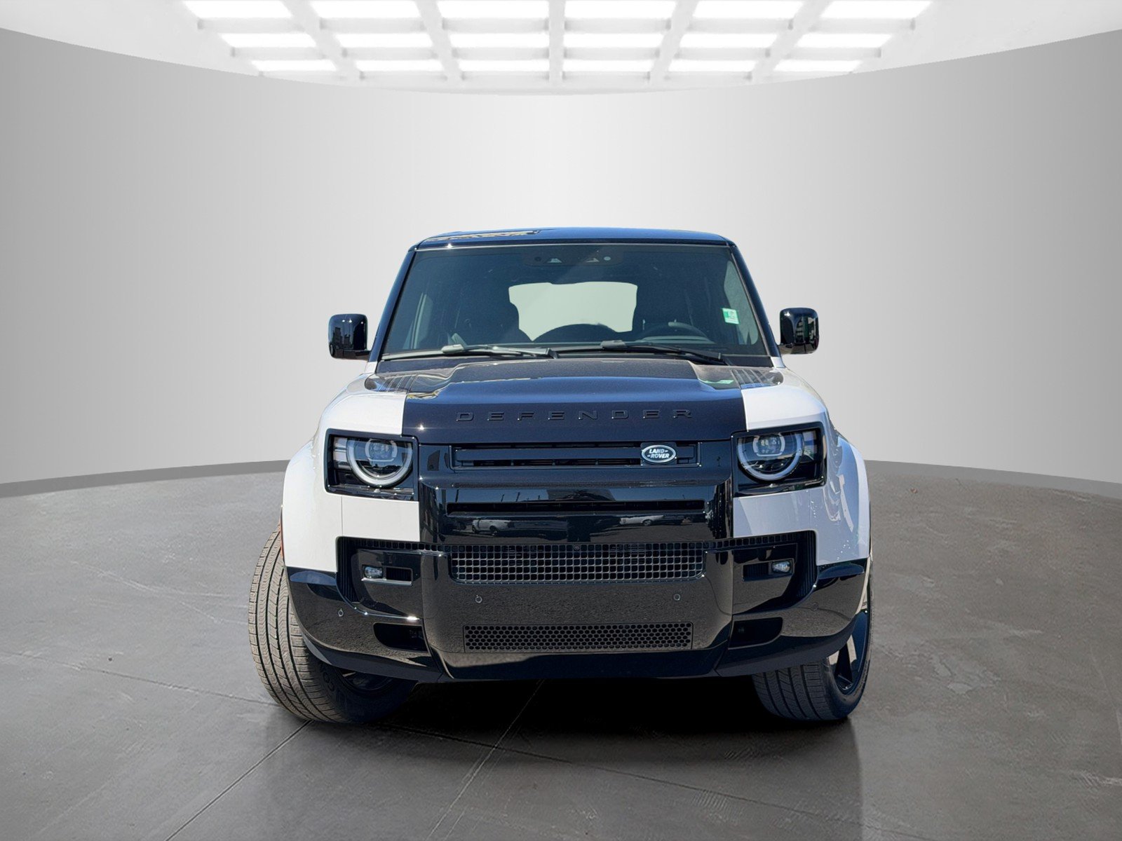 2026 Land Rover Defender X - Photo 2