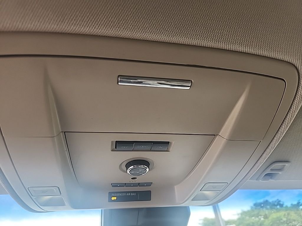 Used 2017 White GMC SLT image 25