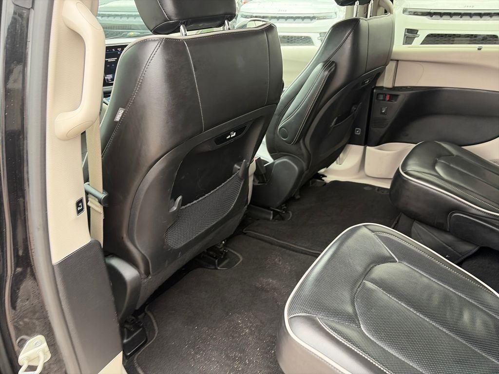 Used 2023 Black Chrysler Limited image 28