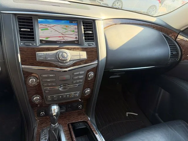 Used 2018 White Nissan Platinum image 16