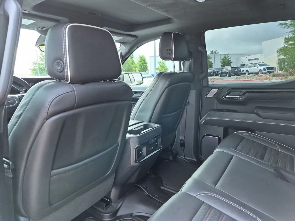 Used 2022 White GMC AT4X image 19