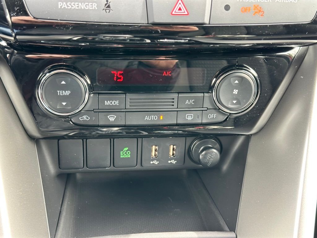 Used 2025 Red Mitsubishi LE image 17