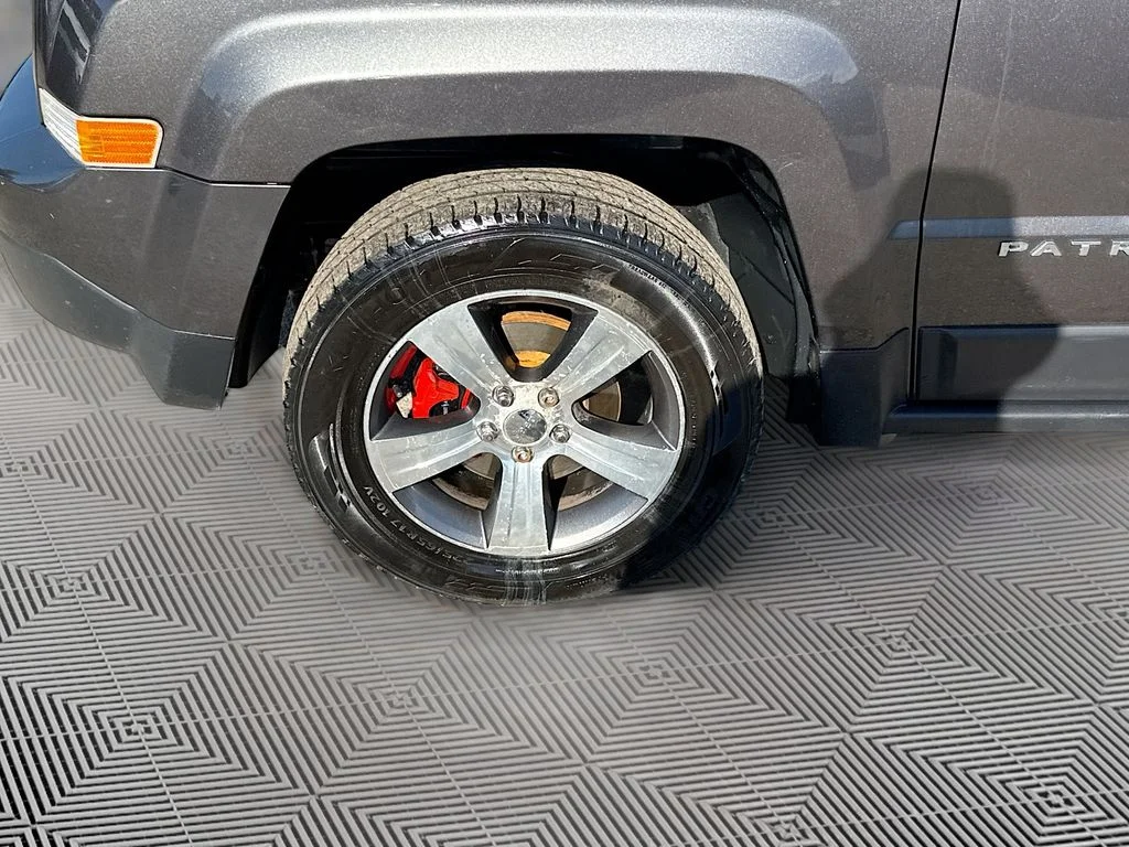 Used 2016 Gray Jeep Latitude image 34