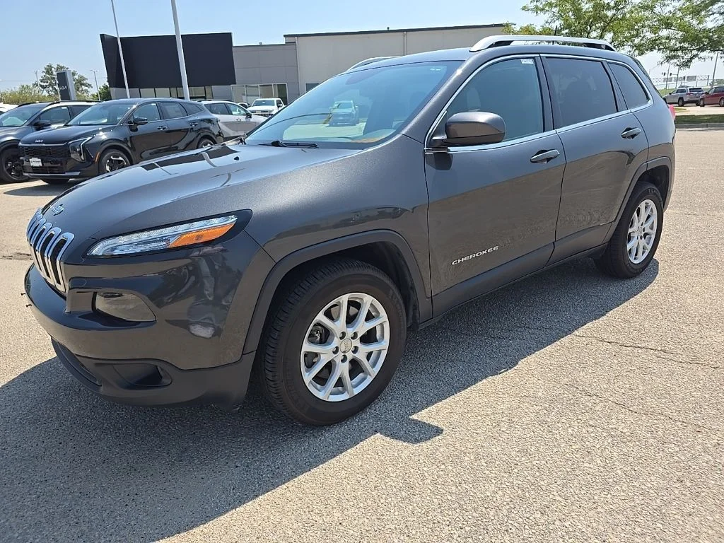 Used 2016 Gray Jeep Latitude image 4