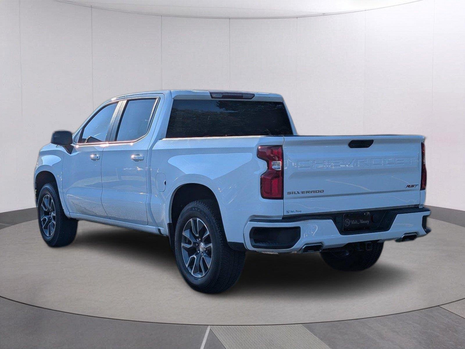 Used 2021 Summit White Chevrolet RST image 3