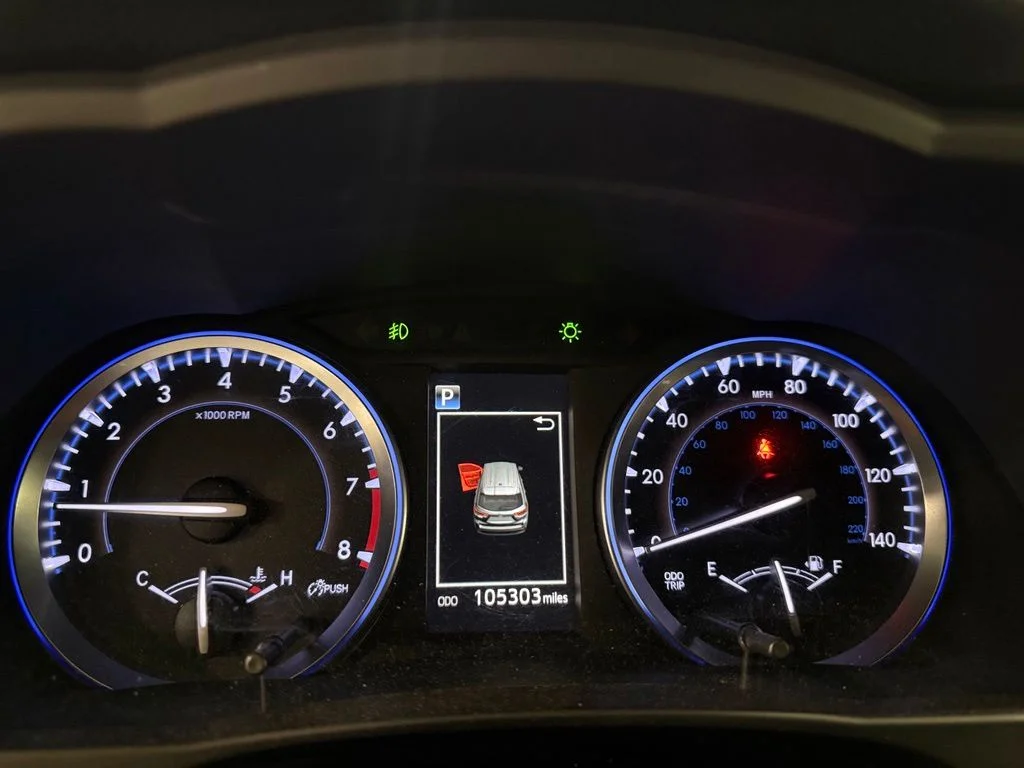 Used 2019 Silver Toyota XLE image 13