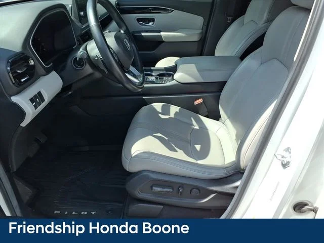 Used 2025 White Honda Touring image 17
