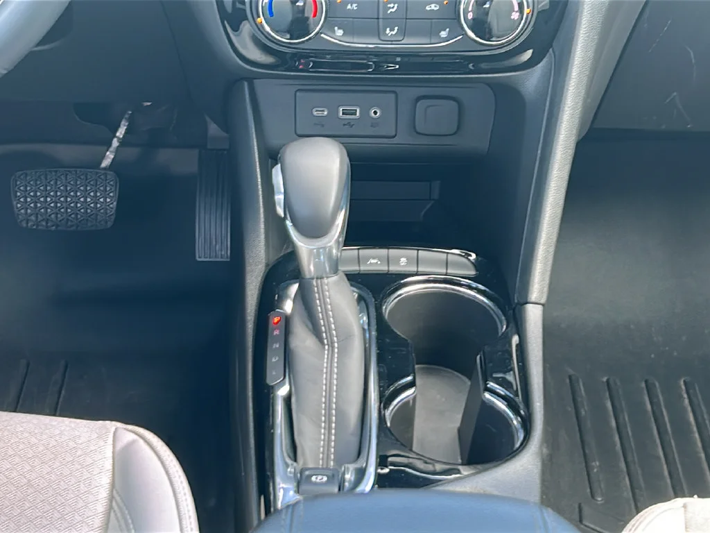 Used 2020 Blue Buick Preferred image 18
