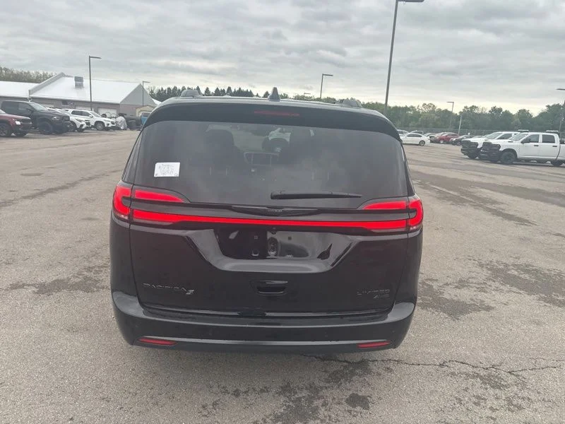 2026 Chrysler Pacifica Limited - Photo 4