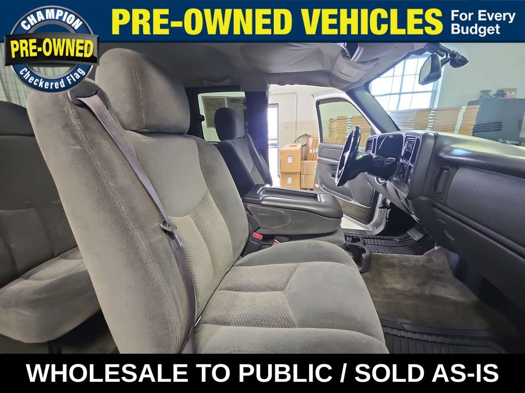 Used 2004 Summit White Chevrolet LS image 29