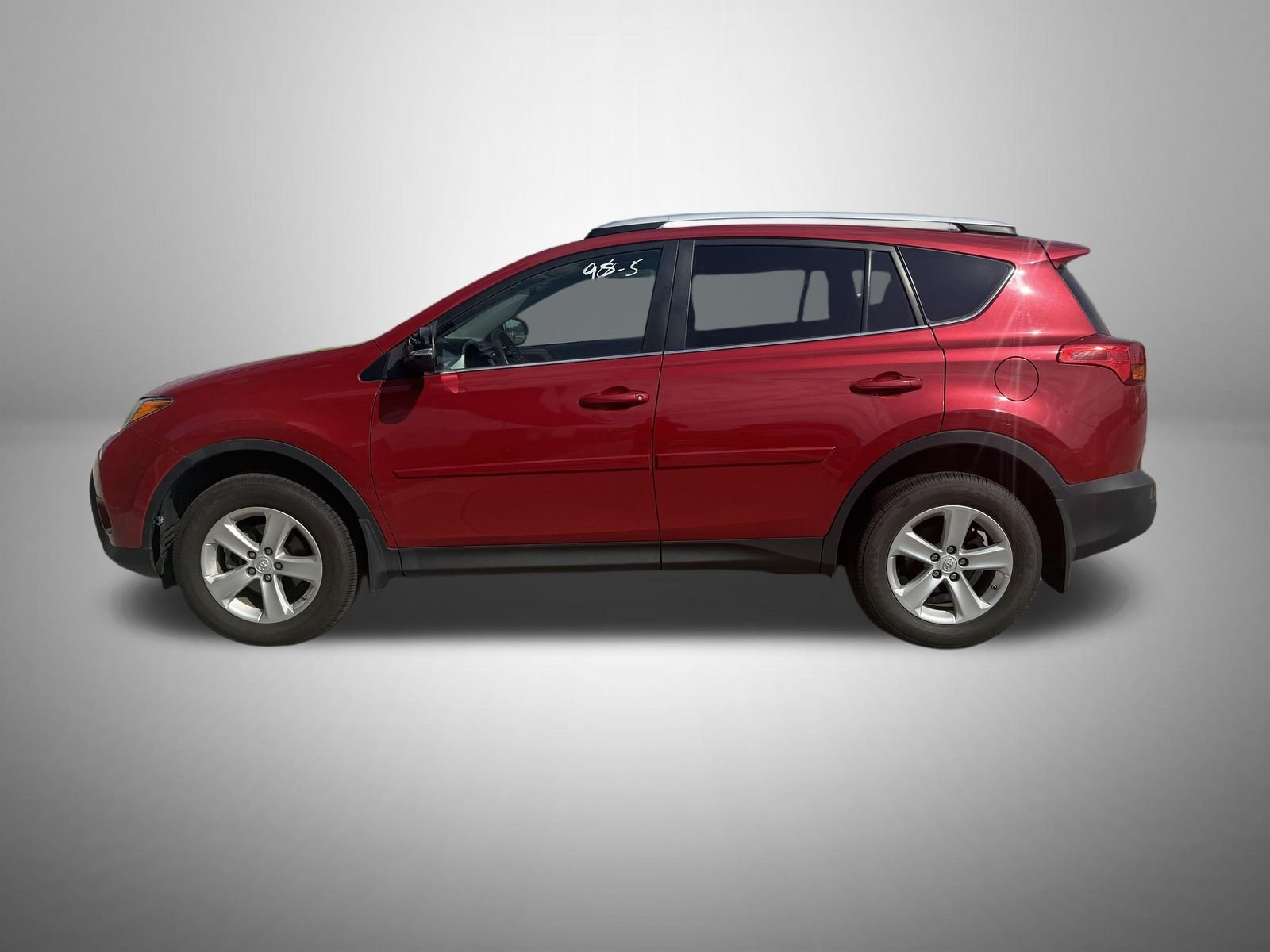 Used 2014 Red Toyota XLE image 2