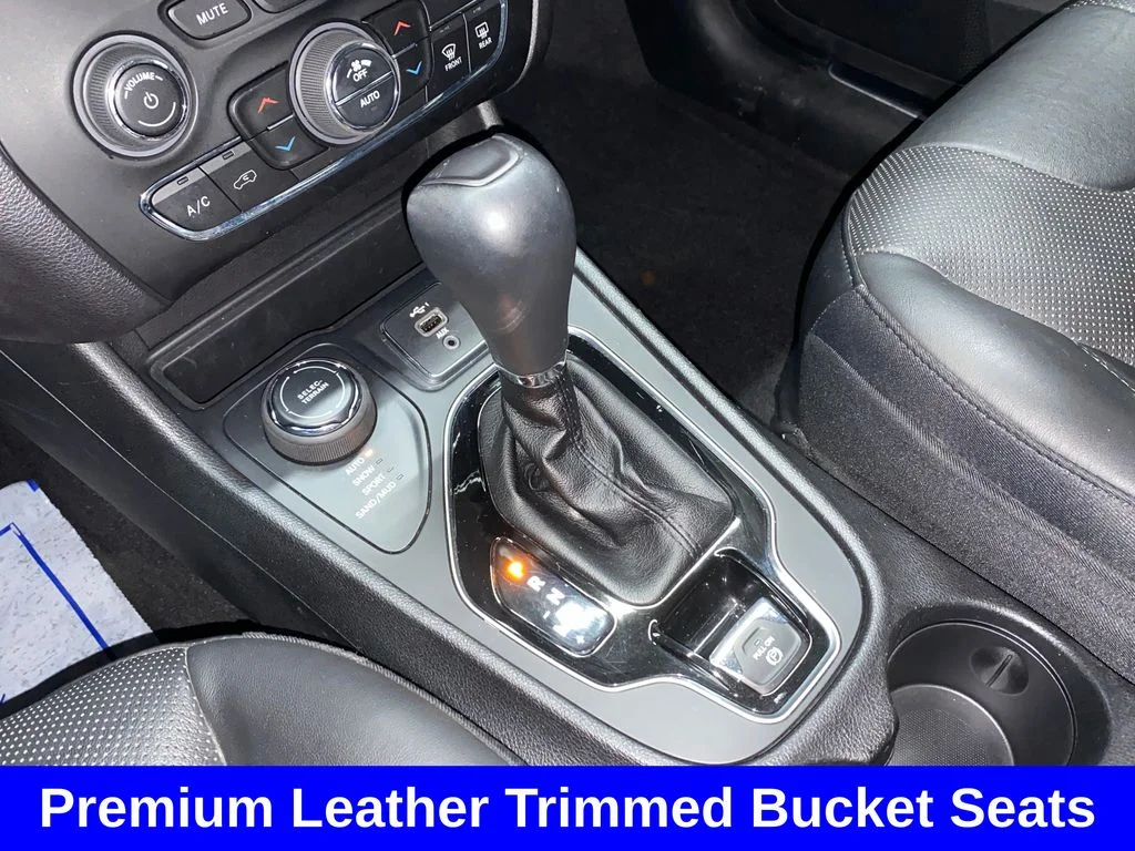 Used 2020 Silver Jeep Limited image 20
