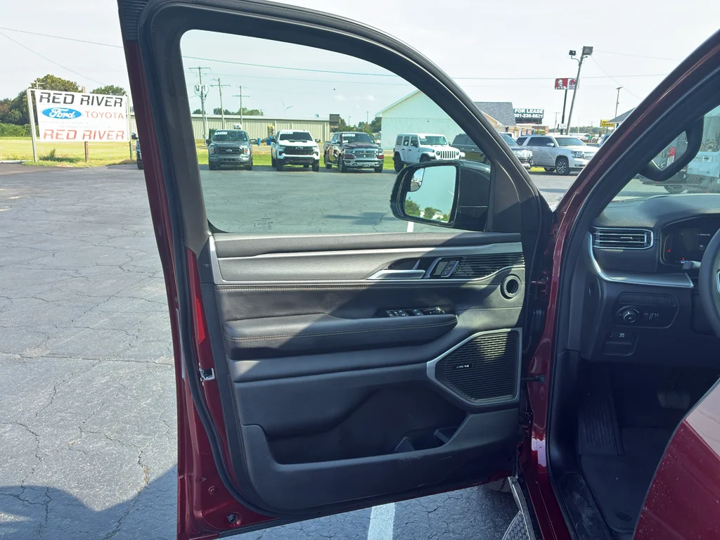 Used 2025 Velvet Red Pearlcoat Jeep Series III image 12