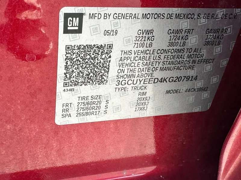 Used 2019 CAJUN RED TINTCOAT Chevrolet RST image 24